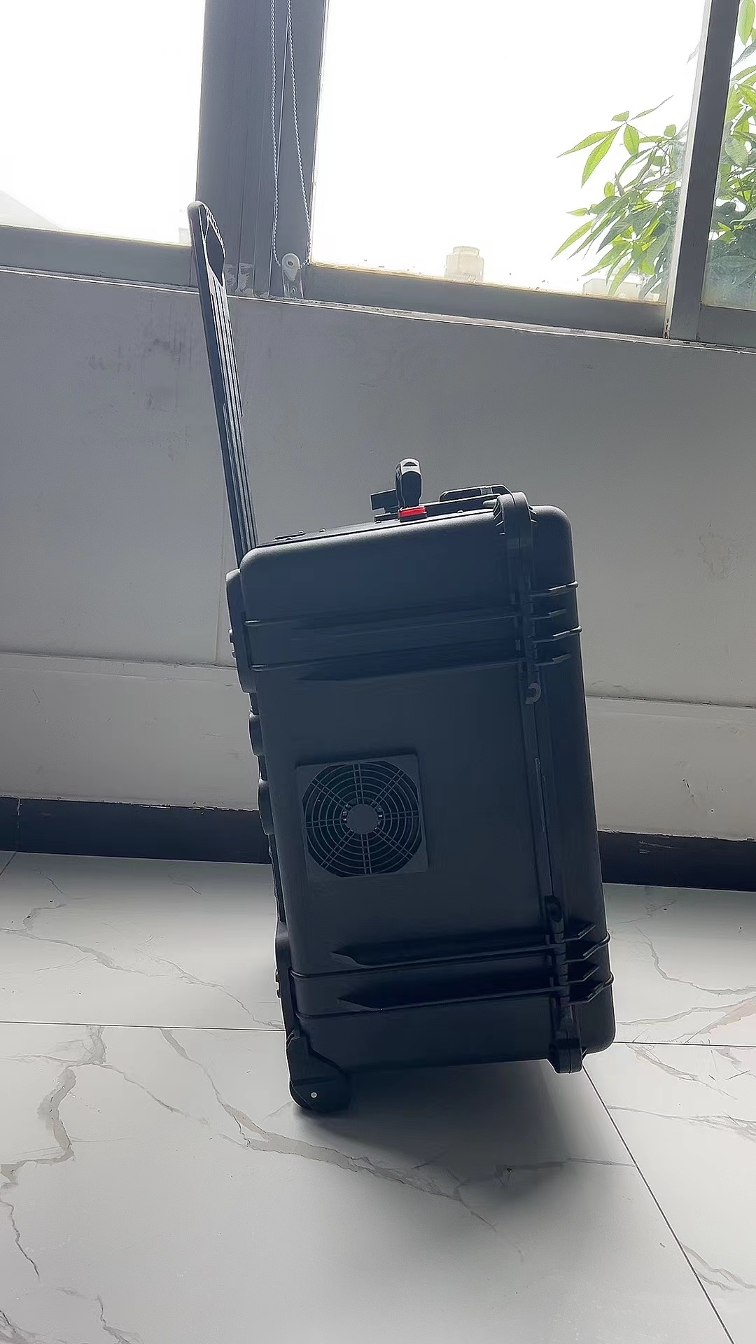 路桥手拉箱型移动通信干扰器